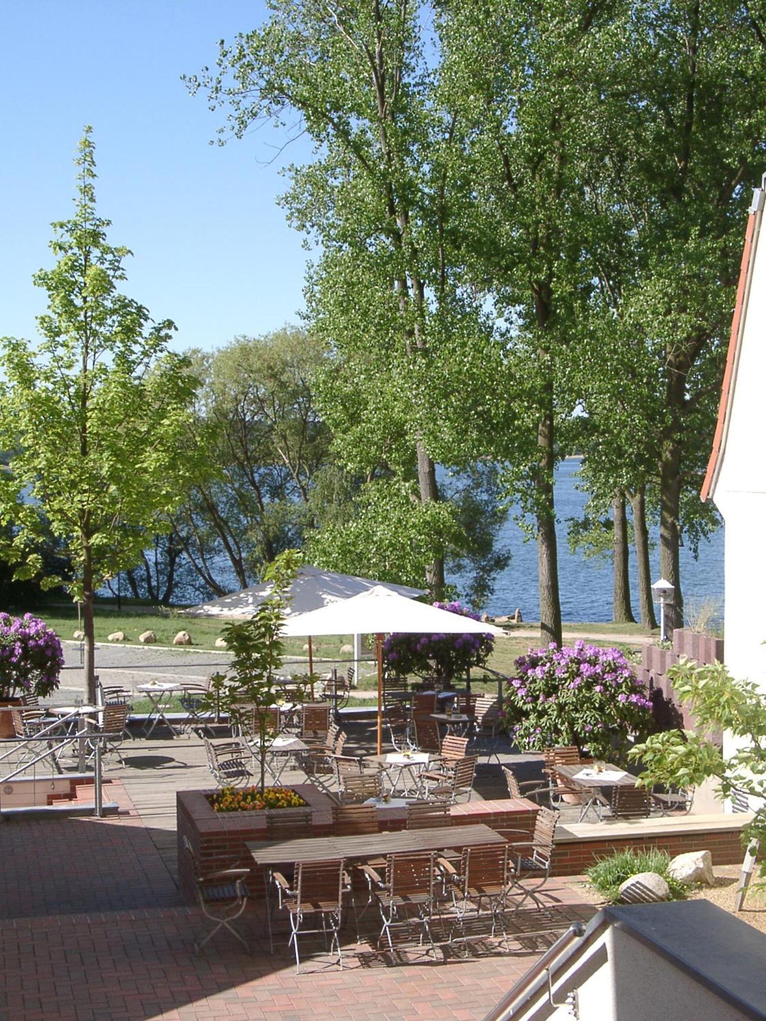 Hotel Kleines Meer Waren  Exterior photo