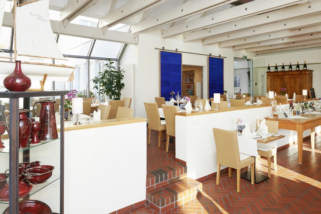 Hotel Kleines Meer Waren  Exterior photo